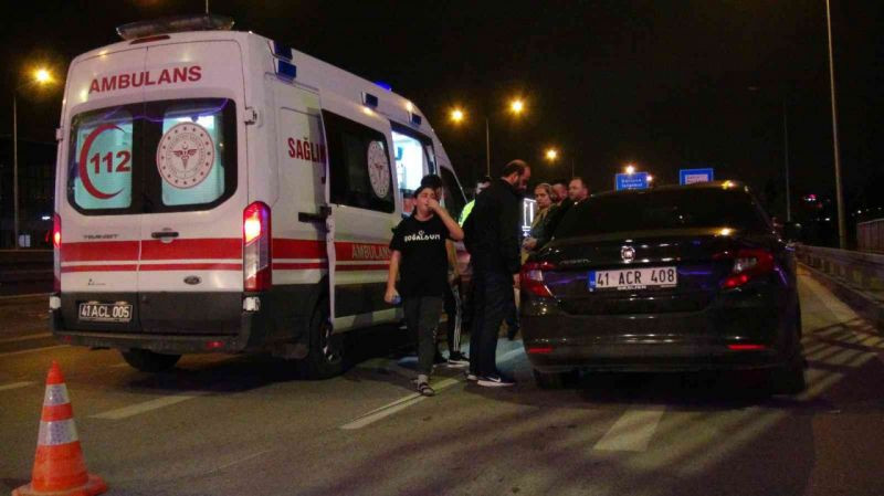 İzmit'te otomobiller çarpıştı: 2 yaralı