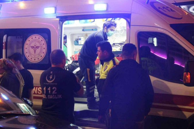 İzmit'te otomobiller çarpıştı: 2 yaralı