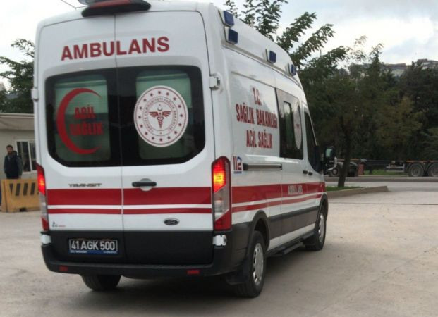 Şoför fark etmedi, tırın altında kaldı