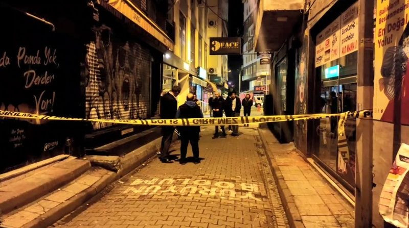 İzmit'te, 28 yaşındaki genç sokak ortasında öldürüldü