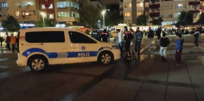 İzmit'te çarşı yine karıştı... Tekme tokat birbirine girdiler