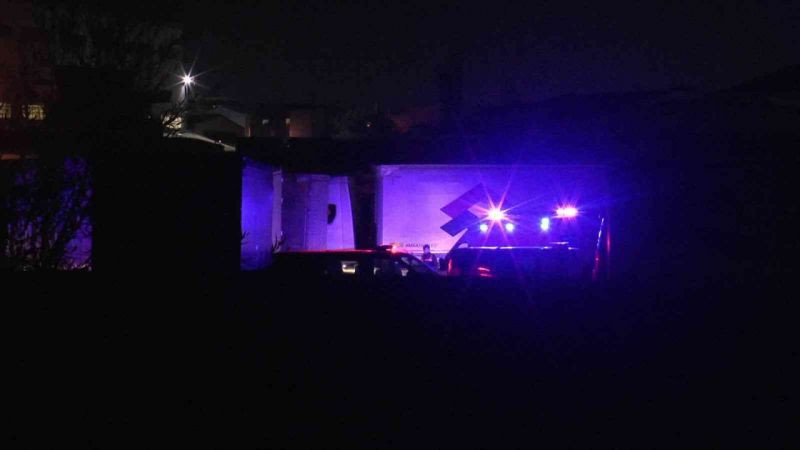 Kocaeli'de 2 tırın arasında kalan şahıs, feci şekilde can verdi