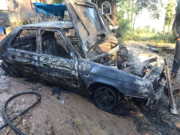 Hem otomobil hem de içindeki malzemeler kül oldu