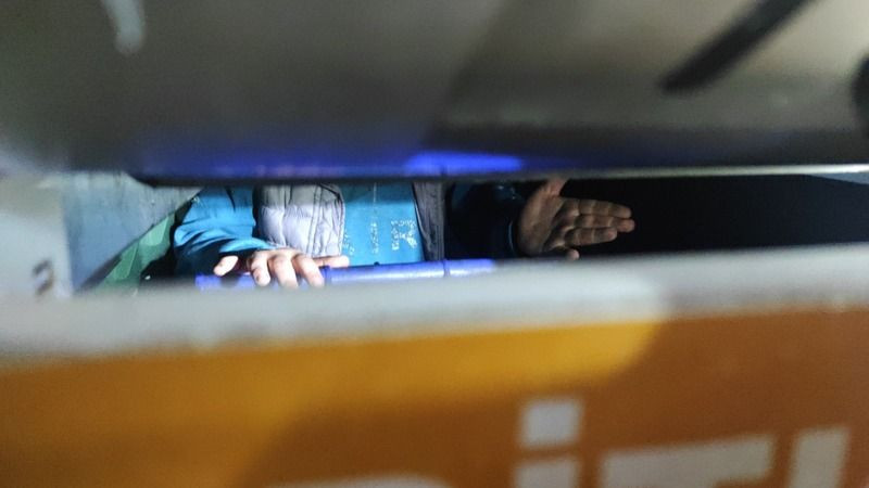 İzmit'te geri dönüşüm kutusundan çocuk çıktı