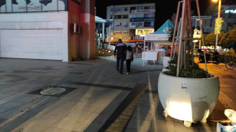 İzmit'te geri dönüşüm kutusundan çocuk çıktı