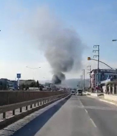 Tüpraş'ın yanında korkutan yangın, patlamalar oluyor