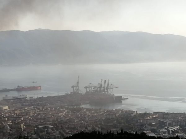 Tüpraş'ın yanında korkutan yangın, patlamalar oluyor