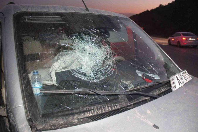 Hatalı sollama kaza getirdi, yaralılar var