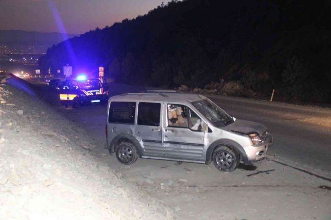 Hatalı sollama kaza getirdi, yaralılar var