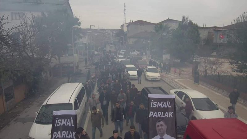Fotoğrafta yüzler gülüyordu ama 2 gün sonra istifa geldi