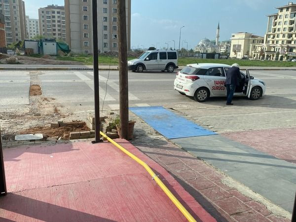 İş başa düştü O ilçede yol yapmak vatandaşa kaldı!