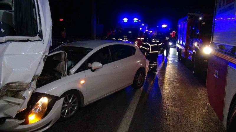 İzmit'te düğün dönüşü kaza: 2’si çocuk çok sayıda yaralı var