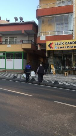 Büyükşehir zabıtasından yaşlılara yardım eli