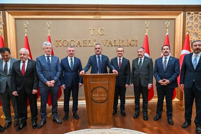 Bakan Özer, okul kantini kararını Kocaeli’de duyurdu