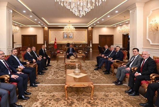 Bakan Özer, okul kantini kararını Kocaeli’de duyurdu