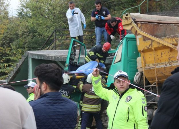 70 metre sürüklenen kamyon beton merdivene çarptı: 1 ölü