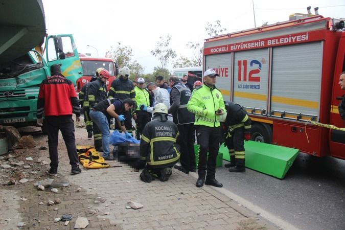 70 metre sürüklenen kamyon beton merdivene çarptı: 1 ölü