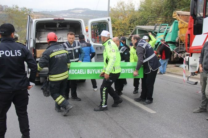 70 metre sürüklenen kamyon beton merdivene çarptı: 1 ölü