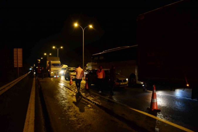 Tankerle çarpışan tır, kağıt gibi ezildi, sürücü 1 saatte çıkarıldı