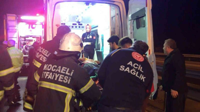 Tankerle çarpışan tır, kağıt gibi ezildi, sürücü 1 saatte çıkarıldı