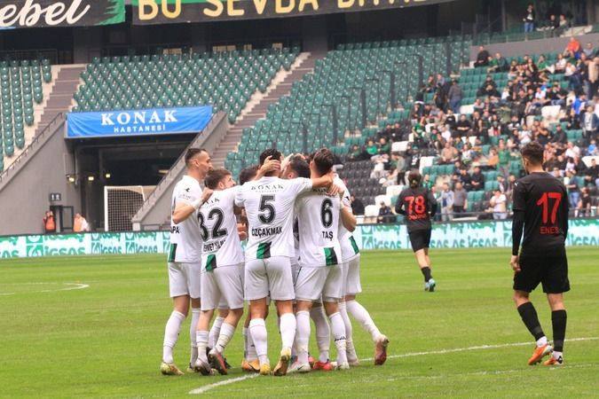 Kocaelispor, ıslıklana ıslıklana 3 puanı aldı!
