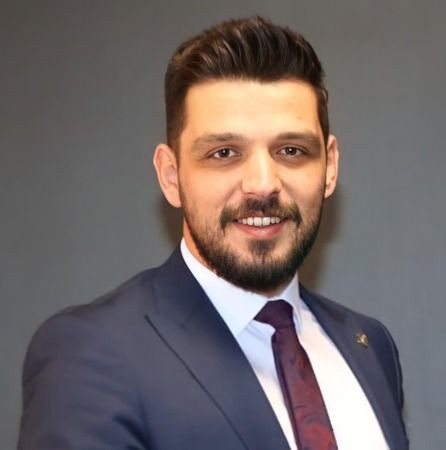 Bir bayrak daha açıldı, AKP’li başkanı istemiyorlar!
