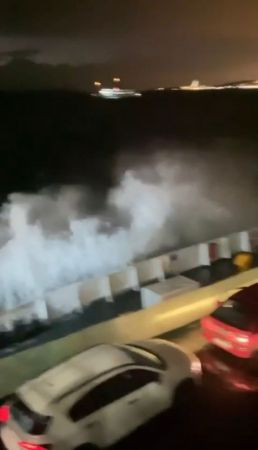 Marmara Denizinde korku dolu anlar: Dalgalar metrelerce yükseldi