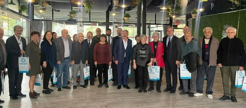 Gülümse Kafe’ye gitmediler, bakın CHP programı nerede yaptı!