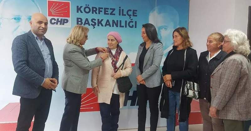 CHP Körfez’de istifaların ardından yeni kadın üyeler