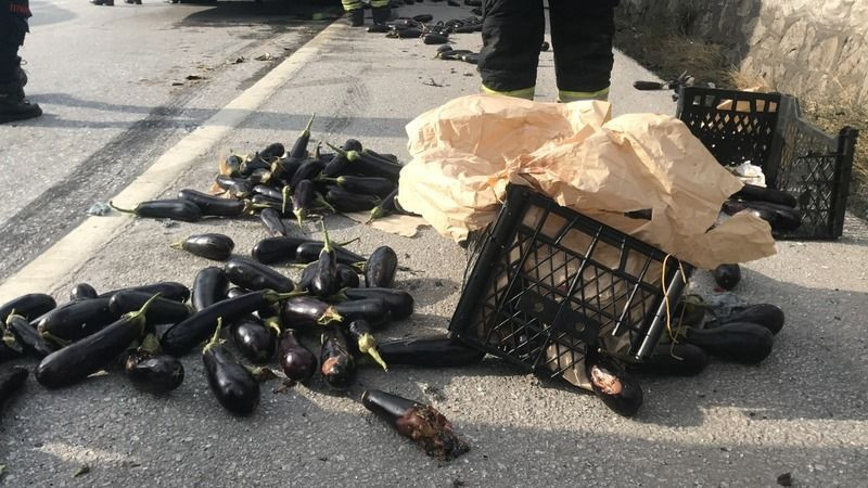 İzmit'te Efe Tur servisi ile kamyonet çarpıştı, yaralılar var