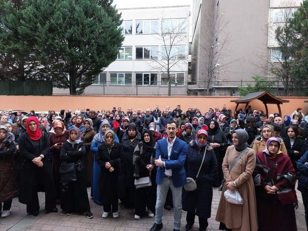 O okulun velilerinden uyarı!