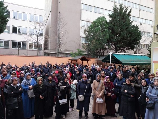 O okulun velilerinden uyarı!