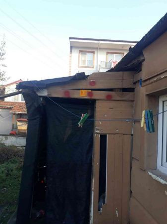 Husumetlisinin evini kundaklamaya gitti, ağabeyi vuruldu