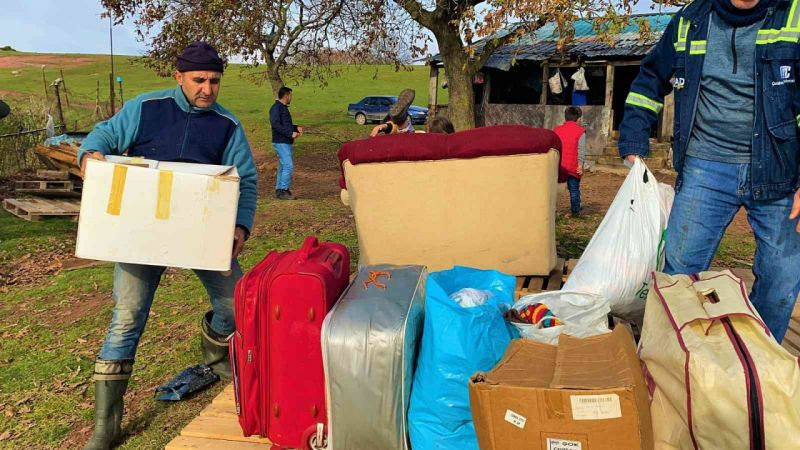 Son Yörükler kendi elleriyle yaptıkları evi yine elleriyle yıkıyor