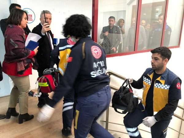 İzmit Belediye Meclisi'nde panik! Bir anda yere yığıldı