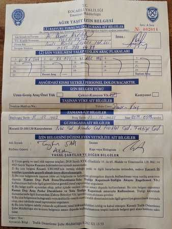 Emniyetin iznini ezdi geçti İzmit Belediyesi Vakıf İş Hanı’na geçit vermiyor!