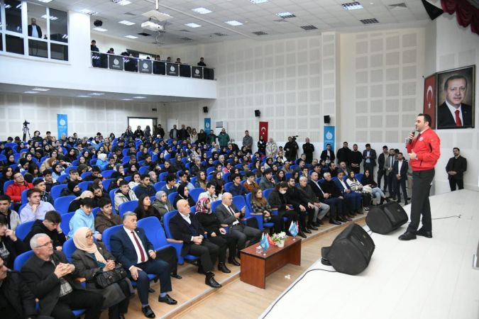 Başiskele’de Üniversiteye hazırlanan öğrencilere destek