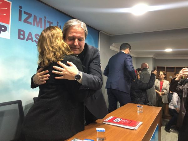 Çakar hiçbir unvan arkasına sığınmadan aday!