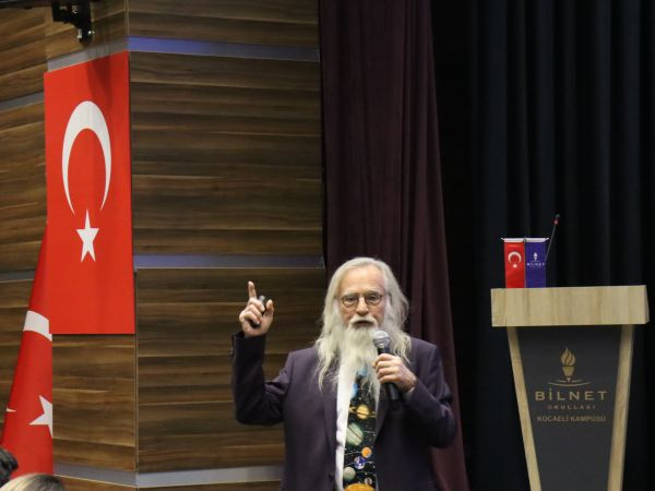 Astronomi Profesörü İbrahim Ethem Derman özel Kocaeli Bilnet okulları öğrencileri ile buluştu