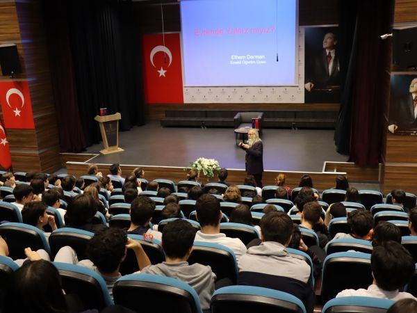 Astronomi Profesörü İbrahim Ethem Derman özel Kocaeli Bilnet okulları öğrencileri ile buluştu