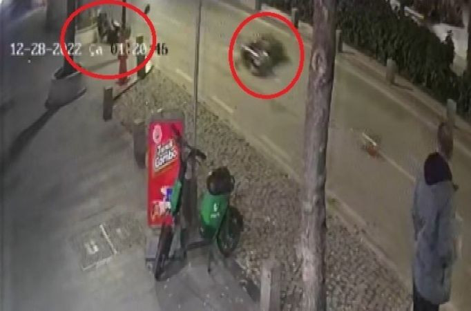 İzmit çarşıda feci kaza, 30 metre sürüklendi: 2 ağır yaralı! O anlar kamerada