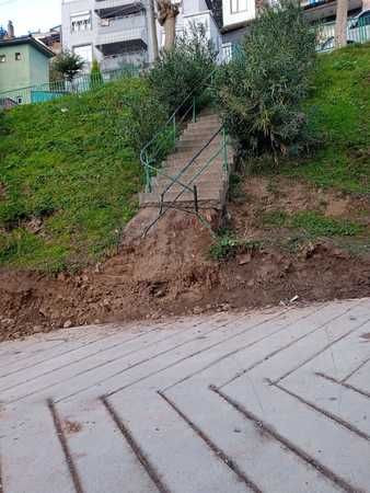 Yolu genişletelim derken merdiven gitti, toprak kayıyor, yürü yürü bitmiyor