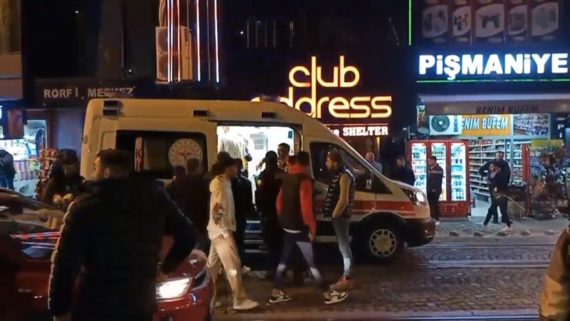 Barlar sokağında yumruklar havada uçuştu