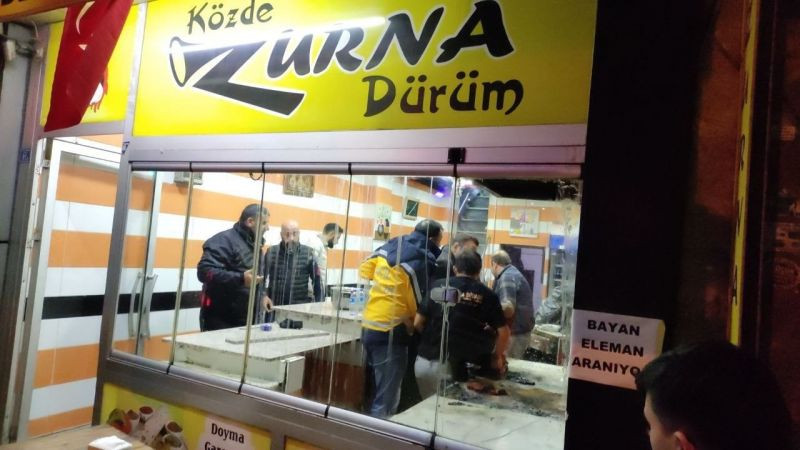 Döner ocağı üzerlerine düştü hastanelik oldular