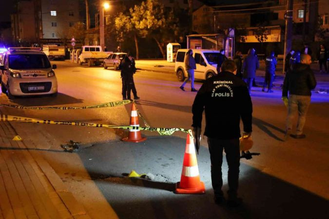 Tartıştığı şahsa kurşun yağdırdı, yoldan geçen vatandaşı vurdu