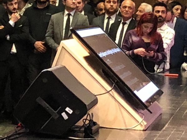 Prompter modasına Yıldız da uydu!