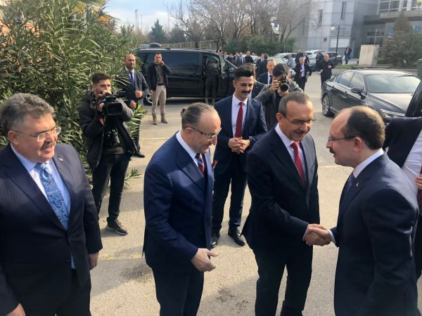 Bakan basına geçit vermedi!