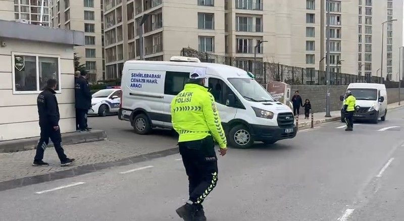 3 çocuğunu asarak intihar etti