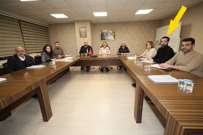 Hürriyet paylaştı… Toplantıdaki o isim, kafa karıştırdı!
