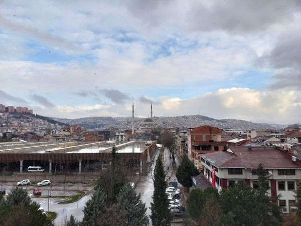 Lapa lapa kara uyanan vatandaşlar, İzmit çarşıda şaşkınlık yaşadı